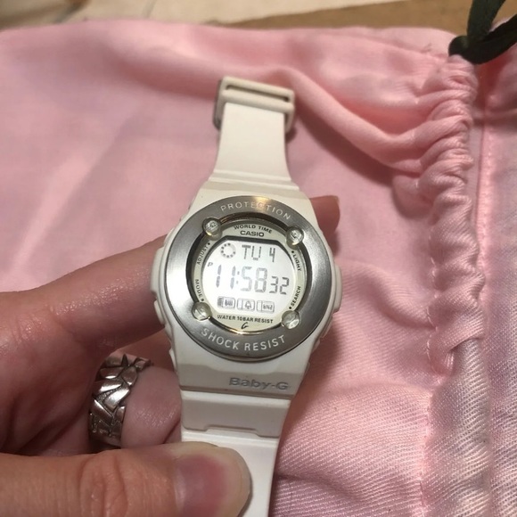 G-shock white baby g watch - Picture 2 of 3